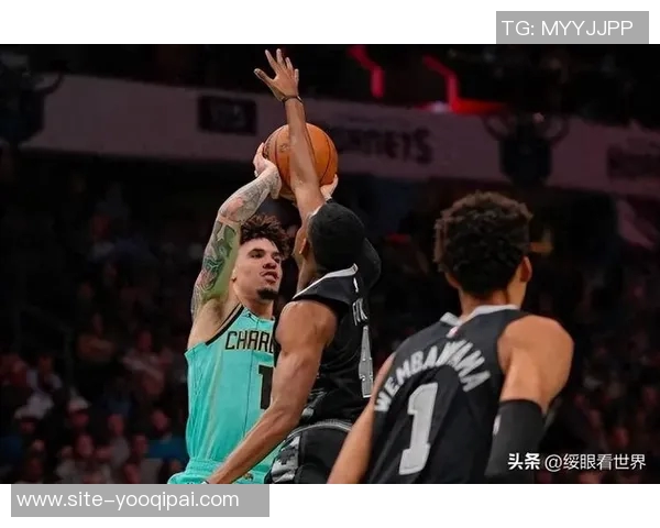 迪亚巴特表现出色抢下18个篮板黄蜂主帅称其为进攻体系关键一环