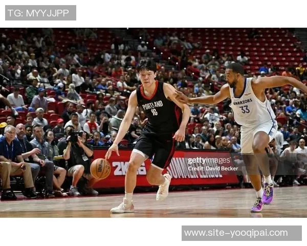 杨瀚森半场表现简评出战4分4秒仅得1助攻正负值4展现潜力