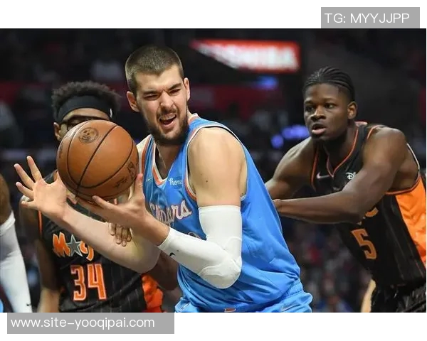 科尔分析肯纳德第三节四记三分表现称防守失误是关键因素