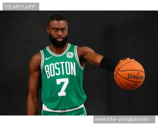 追梦之路：杰伦布朗引领绿军奋勇争先展现无畏斗志